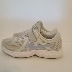 Nike Revolution 4 girl youth sz 3Y